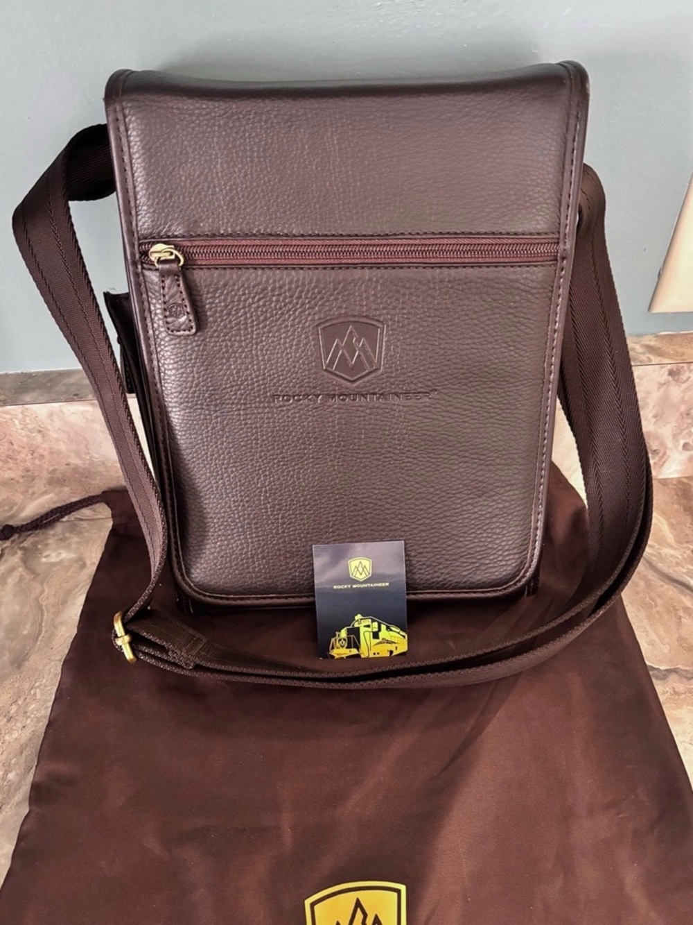 Vtg Rocky Mountaineer Leather Messenger/ Hiking Bag With Dust Bag Brown
EUC